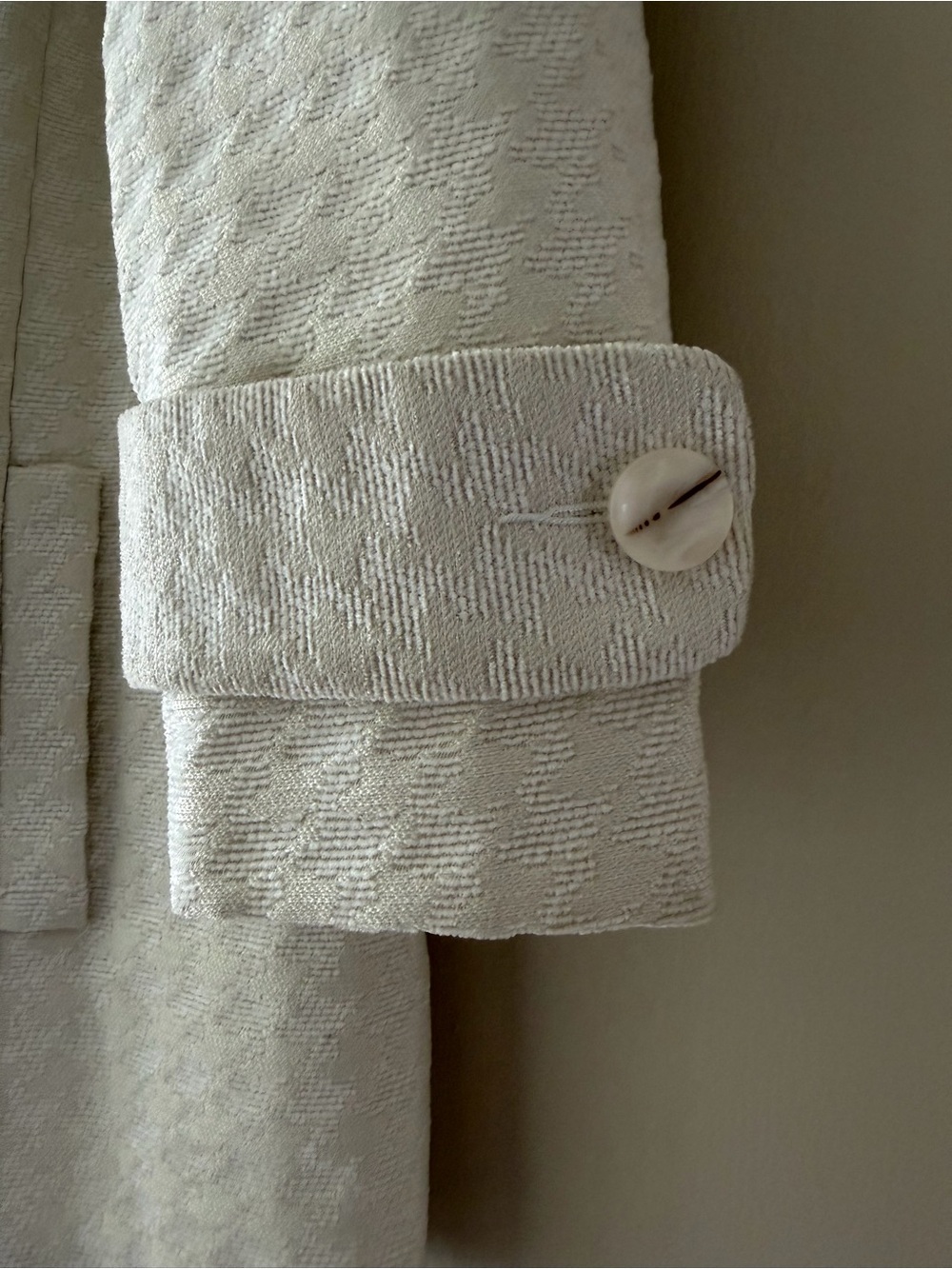 Cream Textured Single-Button Blazer Jacket - Picture 5 of 7